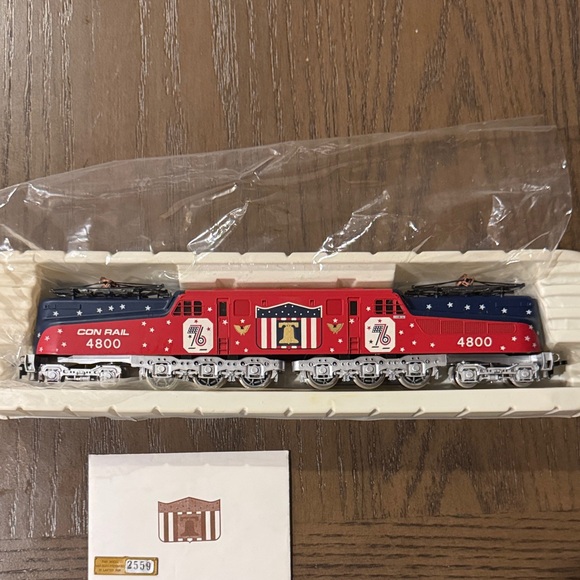 AHM Conrail Bicentennial Spirit of 76 GG-1 Limited Edition HO Scale Locomotive